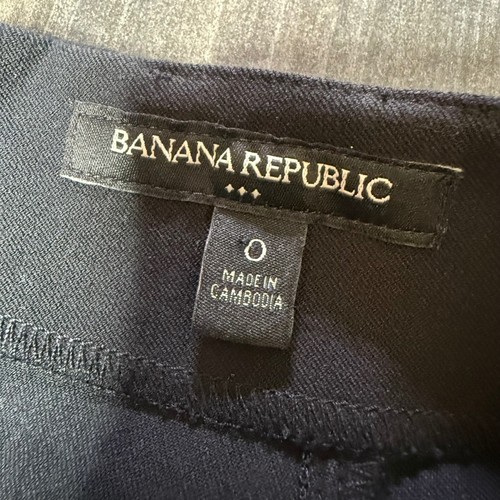 Banana Republic Black Mini Skirt - Size 0 - Career, Office, Party - Picture 2 of 2