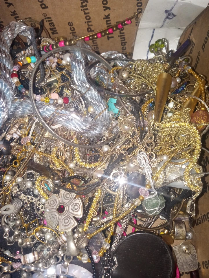 Lote de 5 libras de bisutería chatarra roto enredado reutilización reparación artesanía vintage Foto 3 de 4