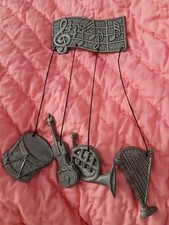 MUSIC INSTRUMENTS WIND CHIME VTG 10"X4.5" Drum-Bass-French Horn-Harp / Metal