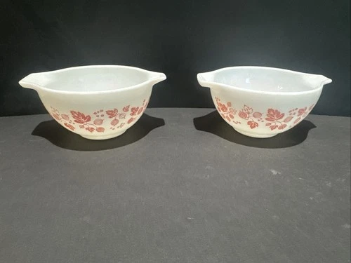 Pyrex 441 Pink Gooseberry Nesting Bowl 1 1/2 pt USA Vintage 2 Bowls