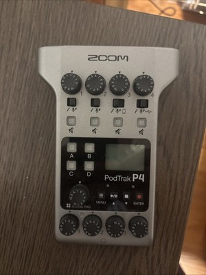 Zoom Pod Track P4 Podcast Bundle