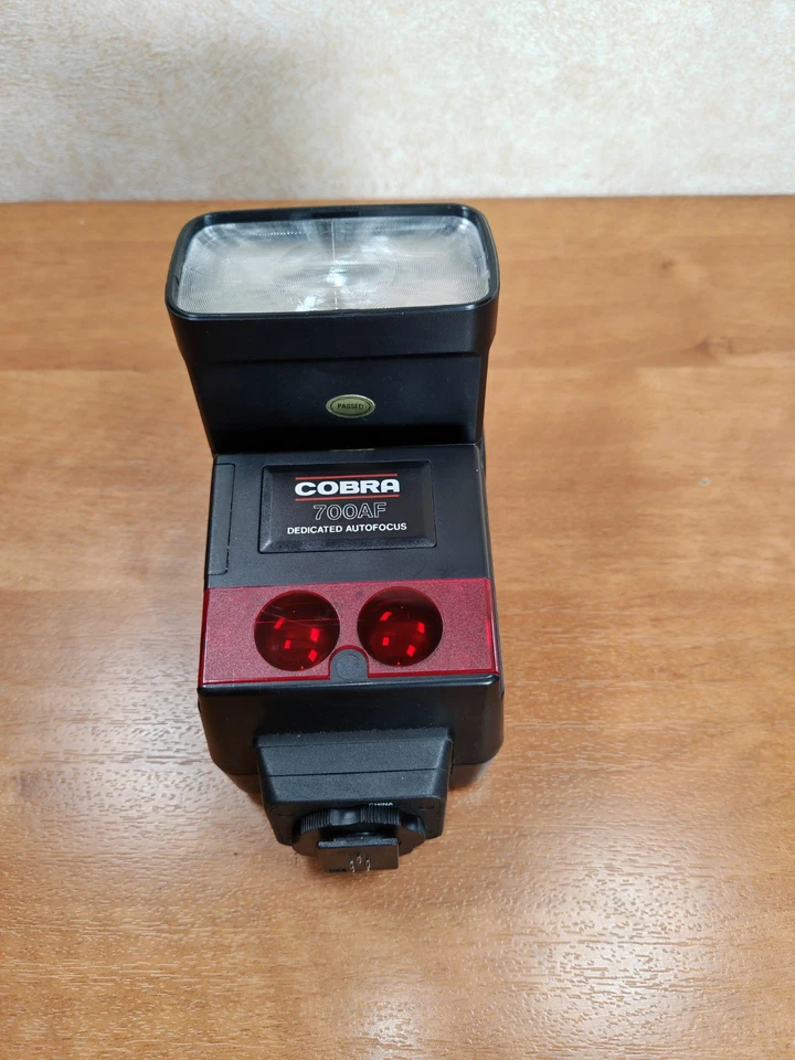 Cobra 700AF Dedicated Bounce/Swivel Head Flash for Canon EOS UNTESTED - Image 2 of 4