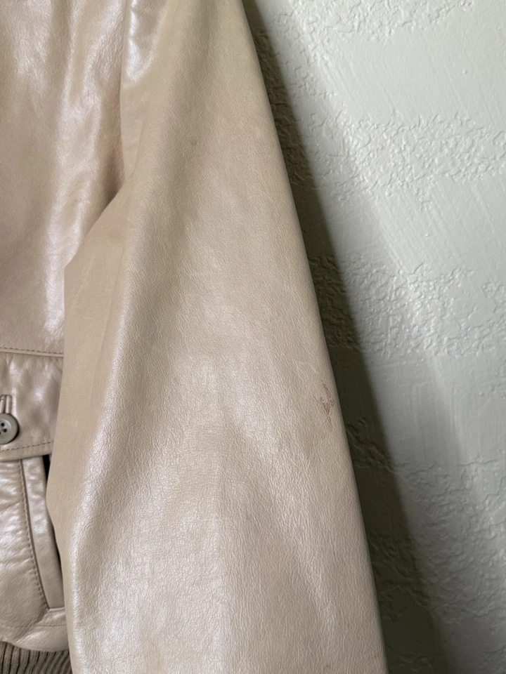 Women’s Vintage 2002 Gap Tan Leather Bomber Jacket Size Medium - Image 2 of 4