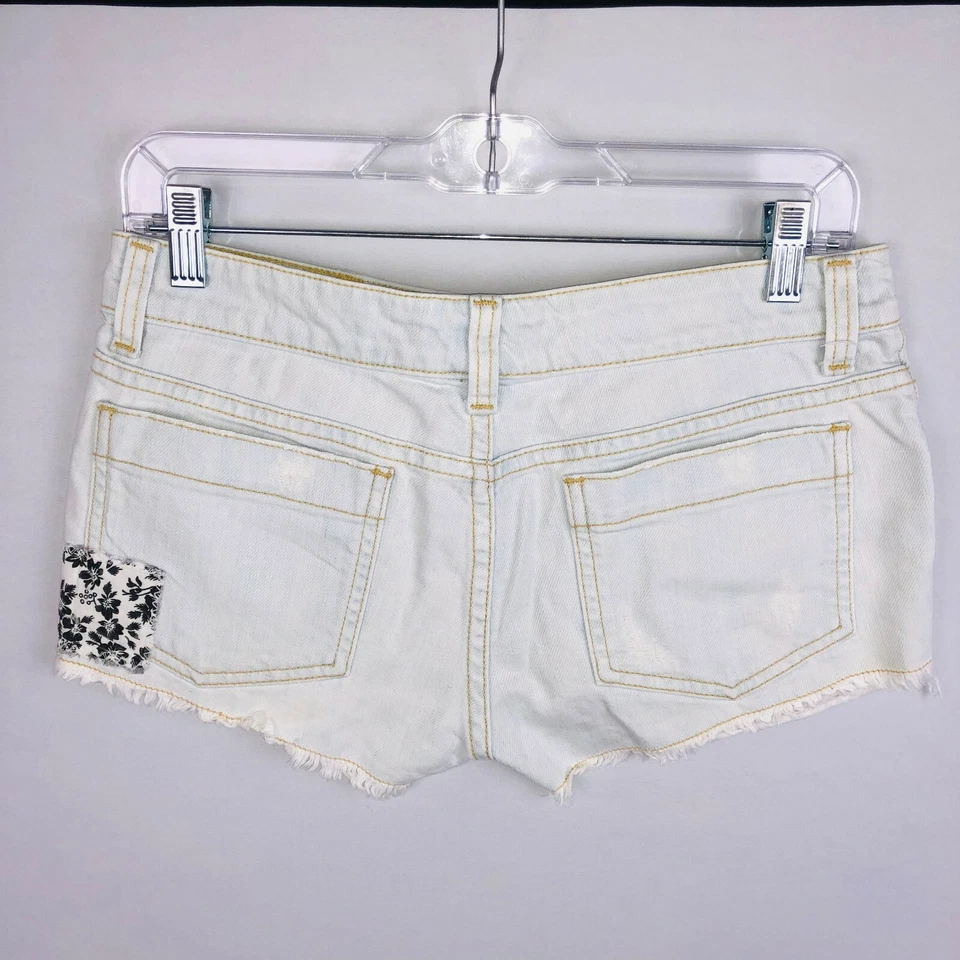 Bermuda jeans Carmar lavagem leve patchwork hippie boho bainha com franjas 25 - Imagem 4 de 4