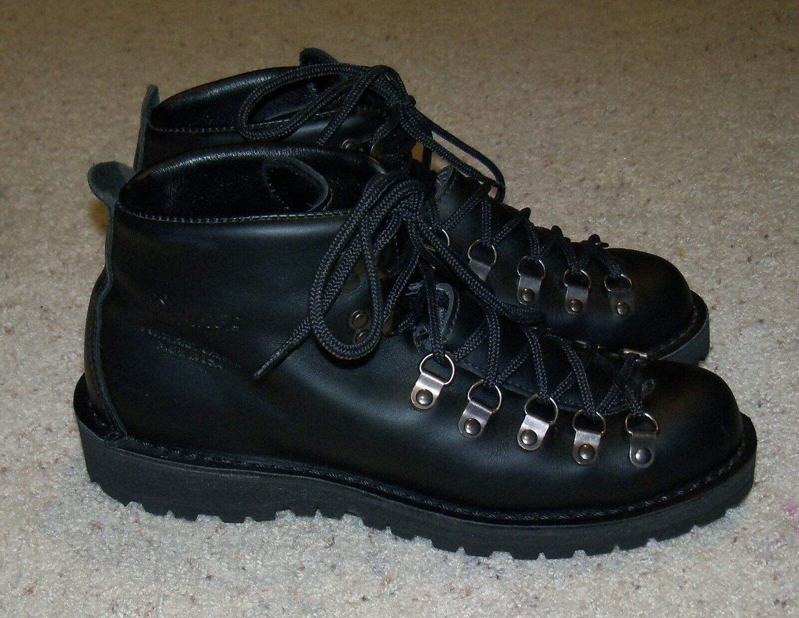 NEW Danner 31531 Mountain Light GTX, Black Leather Hiking Boots, 9.5 M, MTN  LT