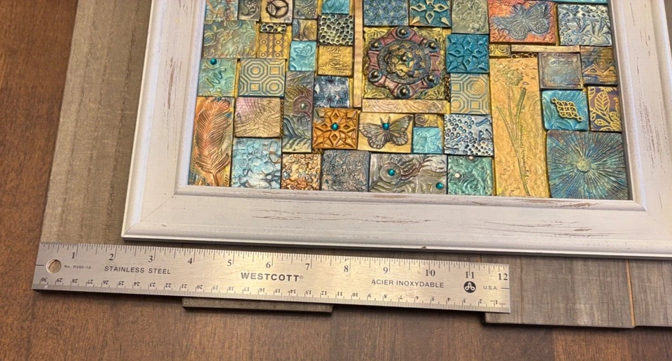 Arte en mosaico hecho a mano arcilla polimérica enmarcada madera medios mixtos firmados 2019 14 x 18" Foto 3 de 4