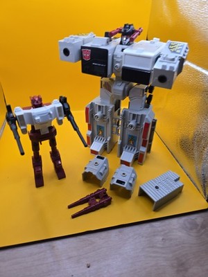 Hasbro Transformers G1 Metroplex Actionfigur Autobot Retro Vintage Roboter
