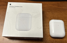 OEM Apple Wireless Charging Case A1938 for AirPods 1st  2nd Gen - White w Box