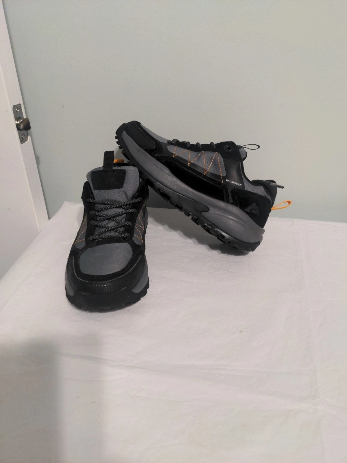 Men's Ozark Trail Waterproof Hiking Shoes Size 7 Low Hiker Black Rugged Outsole