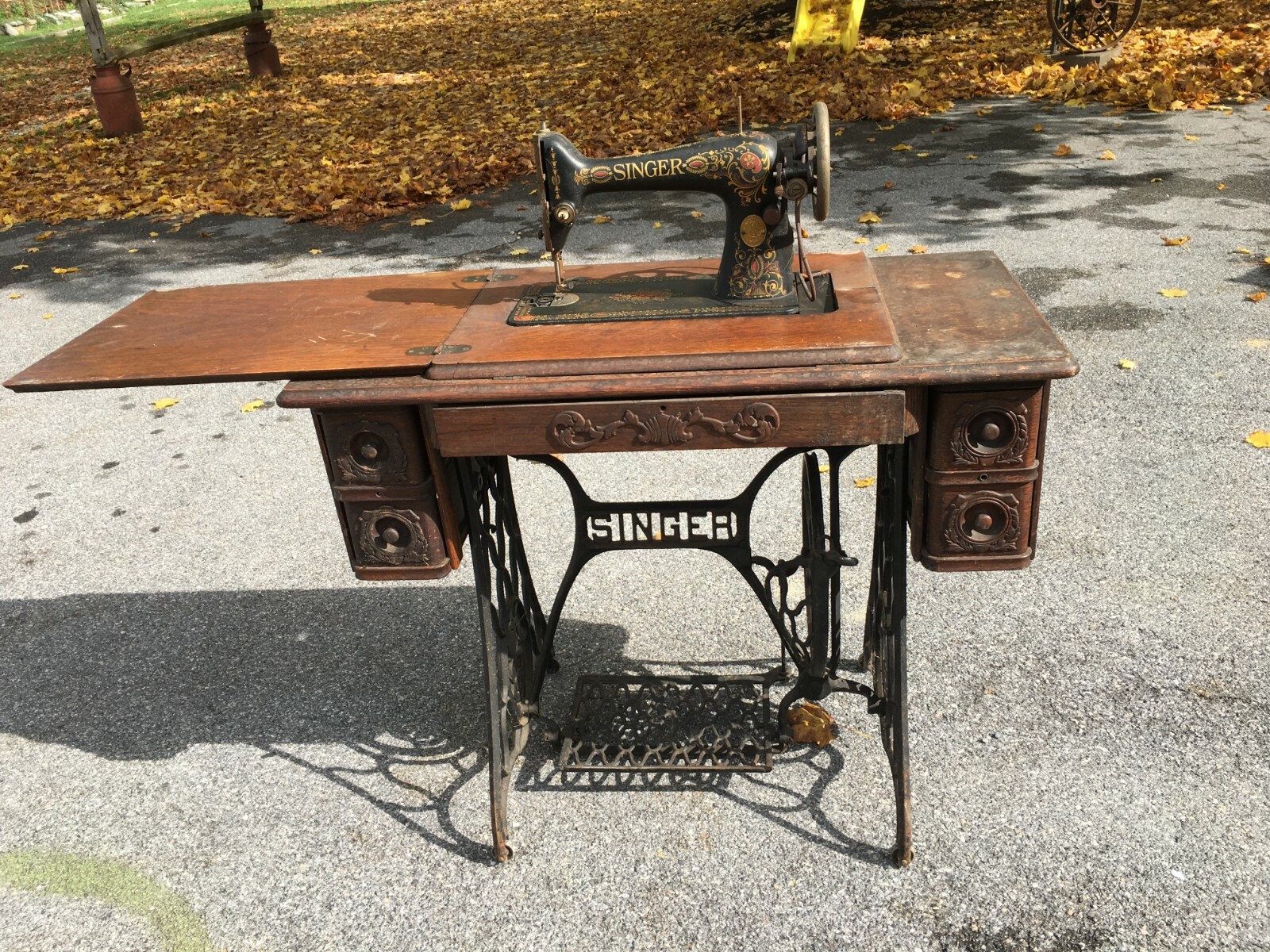 Antique Singer Sewing Machine with Wood Top & Cast Iron Base