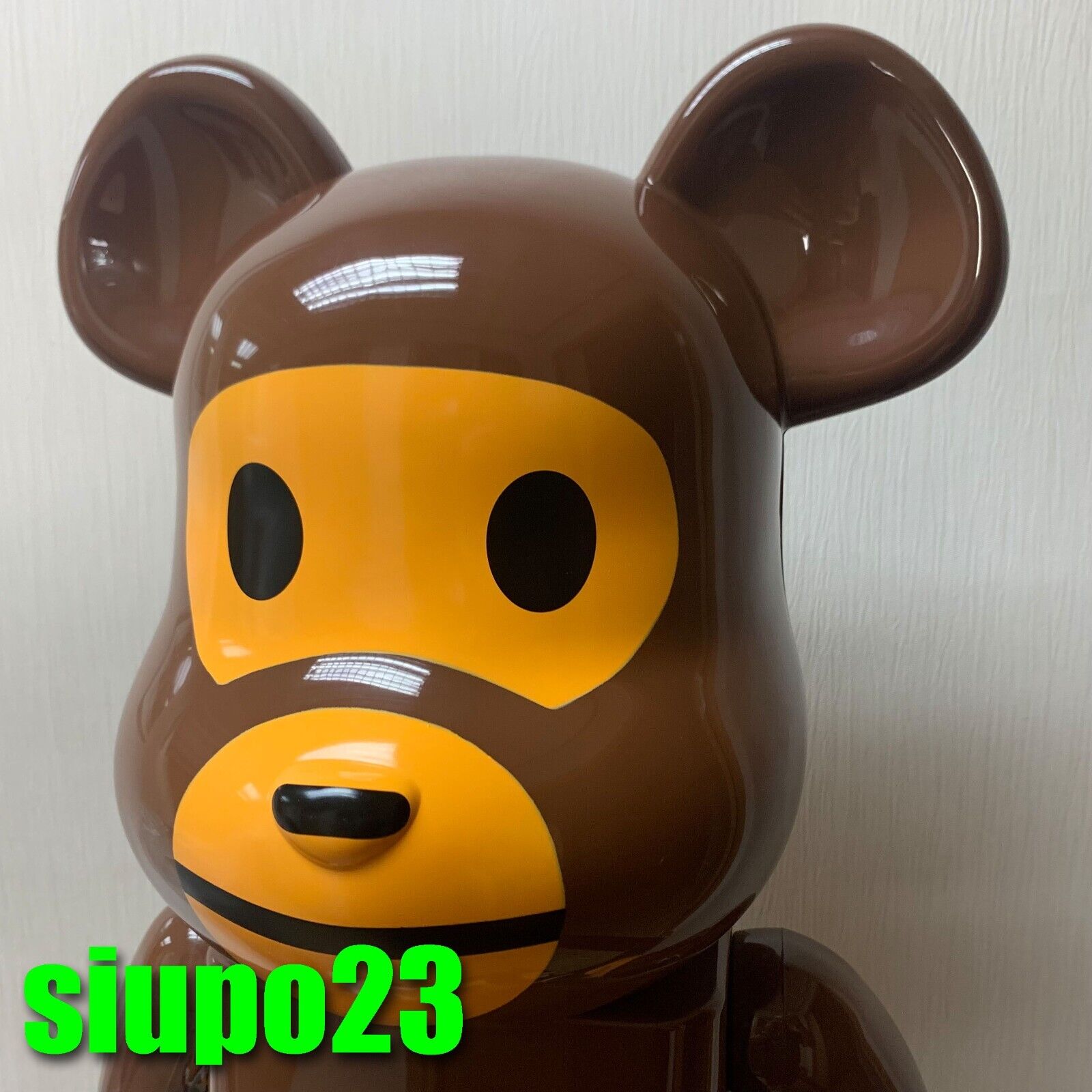 BEARBRICK BABY MILO ®︎ AND BANANA 1000％ be@rbrick bape a bathing ape supreme,  名牌, 飾物及配件- Carousell