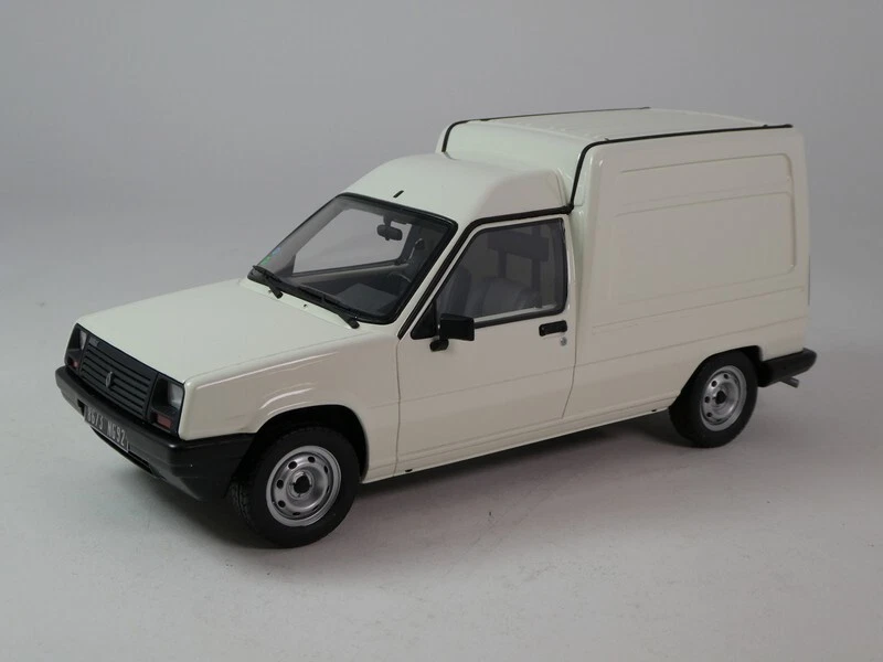 Ottomobile Renault Express panda white 1985 1/18 OT466 - Immagine 2 di 4