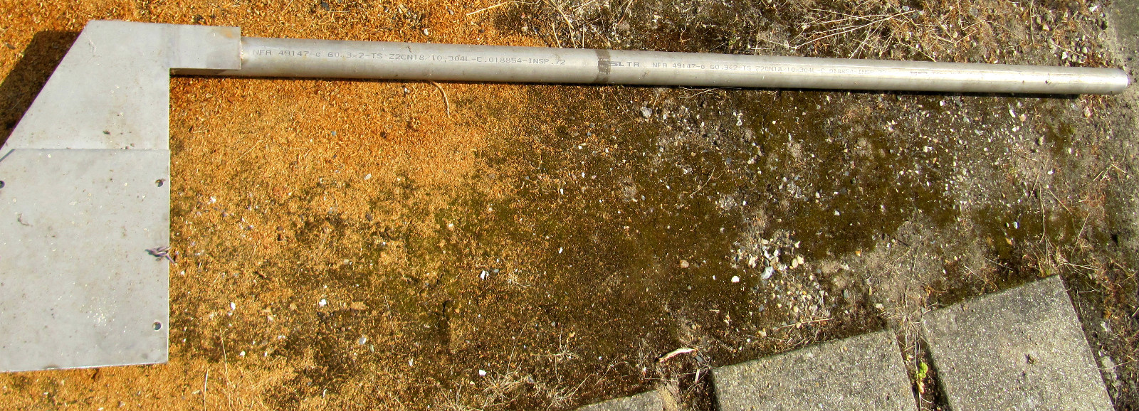 Mât d'antenne TV rateau et parabole en tube inox 60mm de 2m poteau
