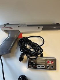 Nintendo Zapper 1985 Original Duck Hunt Gun NES-005 Gray #1& Original Controller