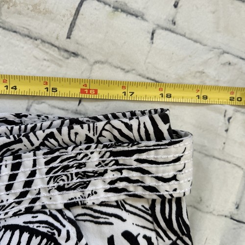 Liz Claiborne Shorts Womens 14 Black White Zebra Print Casual Belted Pockets - Picture 5 of 6