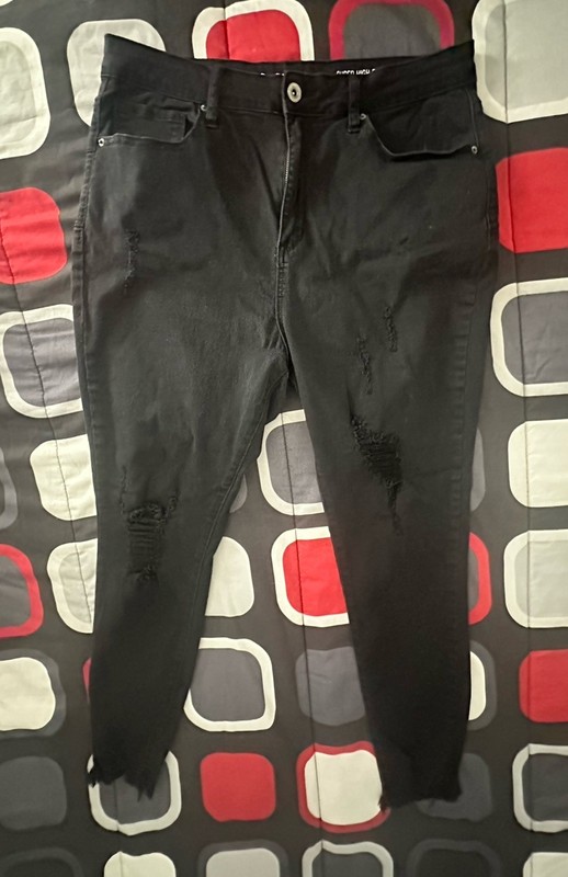 S.O.N.G. Curvy BLACK High Rise Skinny Ankle DISTRESSED Jeans Size 17/33 Stretch