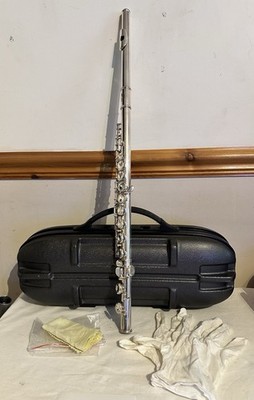 Querflöte & Hartschalenkoffer Stagg 77-FE Schüler Konzert Silberflöte mit Hartschalenkoffer.