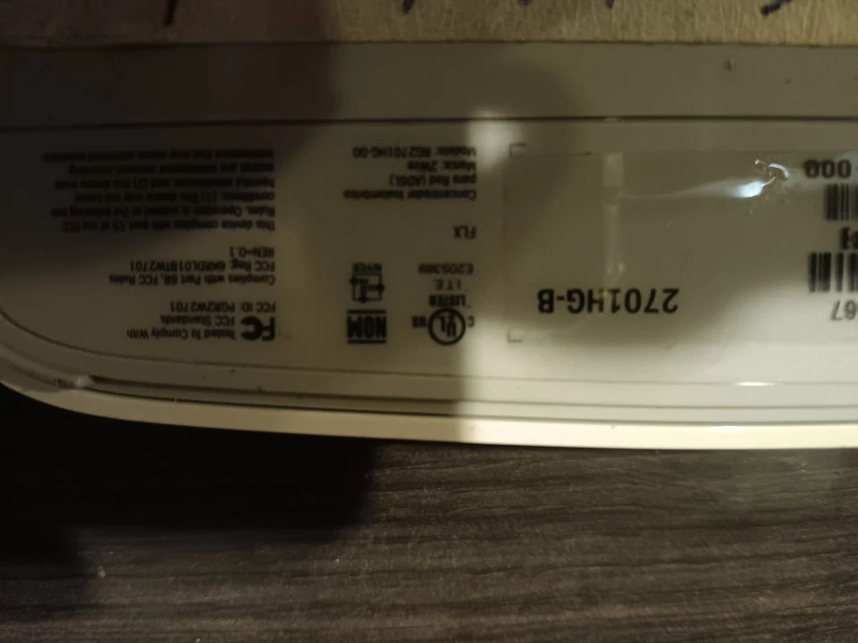 2Wire 2701HG-B 54 Mbps 4-Port 10/100 Wireless G Router - Image 2 of 4