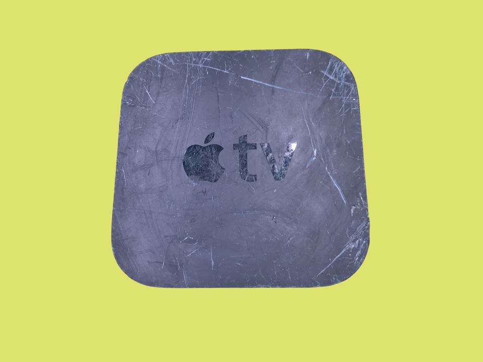 Apple TV 4. Gen HD Media Streamer A1625 + Fernbedienung, gebraucht, zerkratzter Zustand - Bild 3 von 4