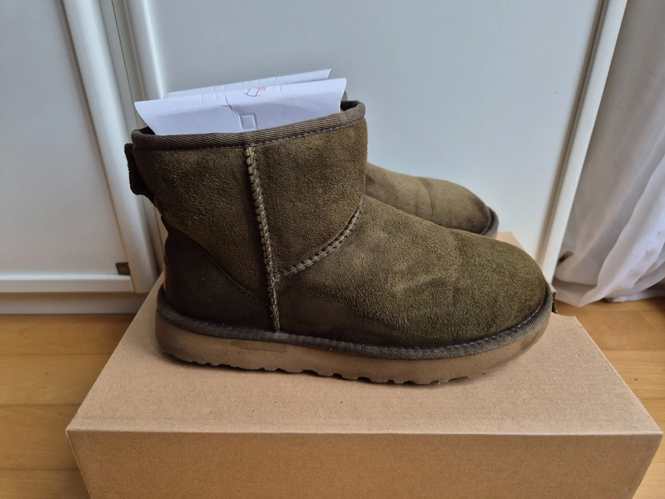 UGG – 38 – grün - Classic Mini Boot II – US 7 – Lammfell, Foto 2 von 5