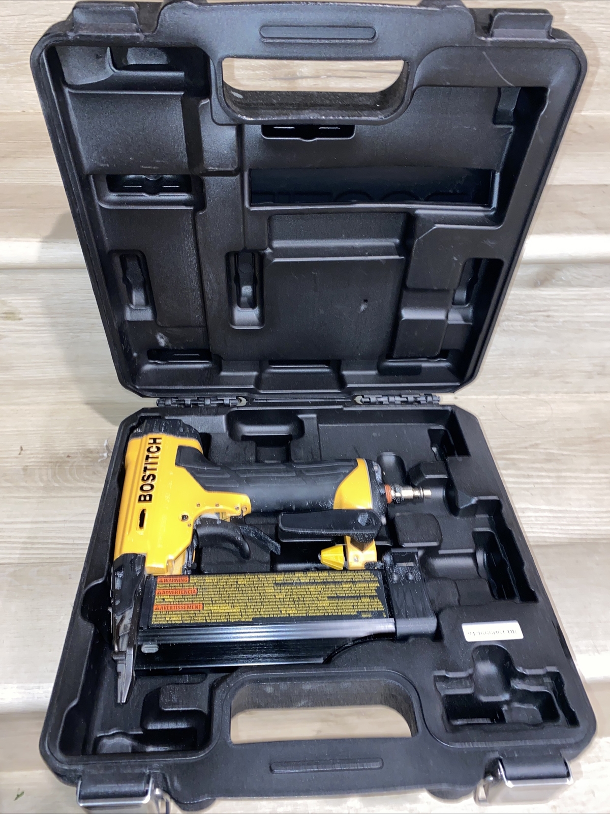 Bostitch BTFP2350K 2inch 23Gauge Pneumatic Pin Nailer Used