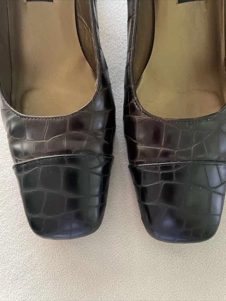 Stuart Weitzman Two Tone Croc Embossed Leather Pumps Size 8.5 AA Brown Black - Image 3 of 4