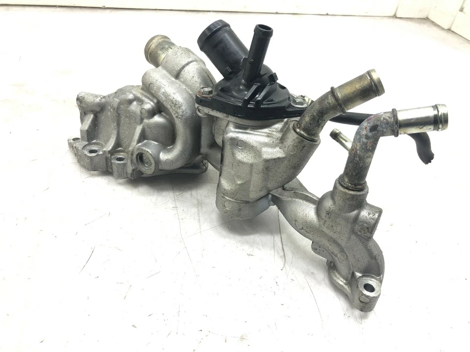 Honda Pilot 2016-2020 3,5 L carcasa termostato fabricante de equipos originales. Foto 3 de 4