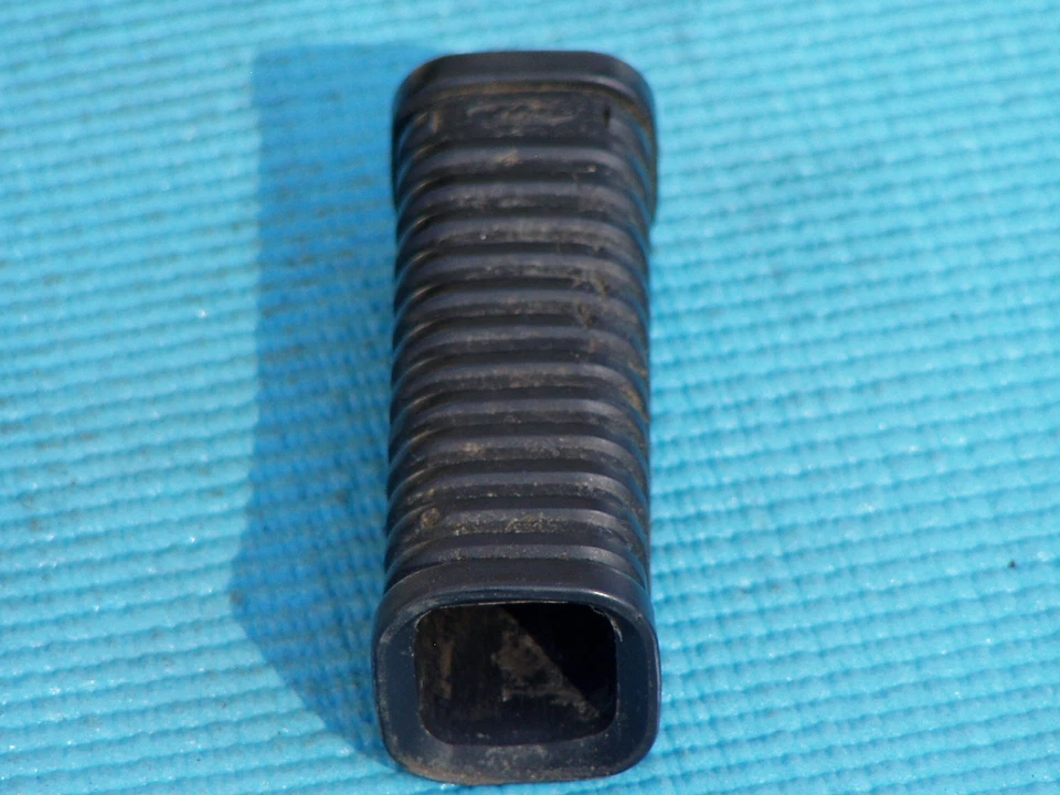 Honda CL450 CB750 CB500 CB450 CB350 CB175 CB160 Z50 CA72 clavija trasera pillón goma Foto 3 de 4