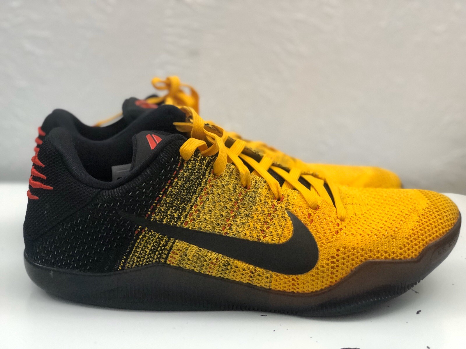 kobe 11 black and yellow