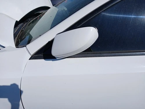 Used Left Door Mirror fits: 2019 Chrysler 300 Power heated painted housing w/o m
