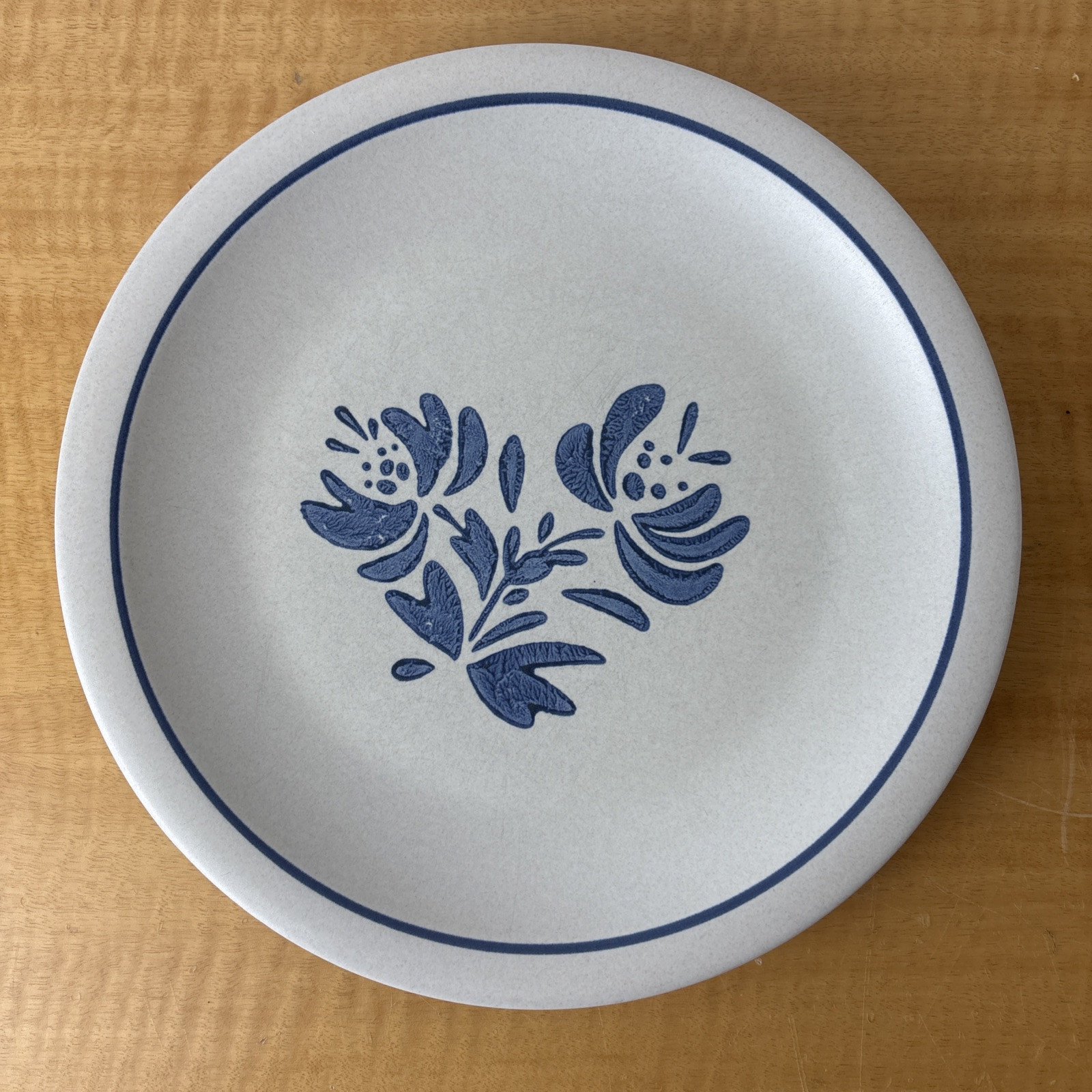 Vintage Pfaltzgraff Yorktowne 10 Inch Stoneware Dinner Plate Set of 8