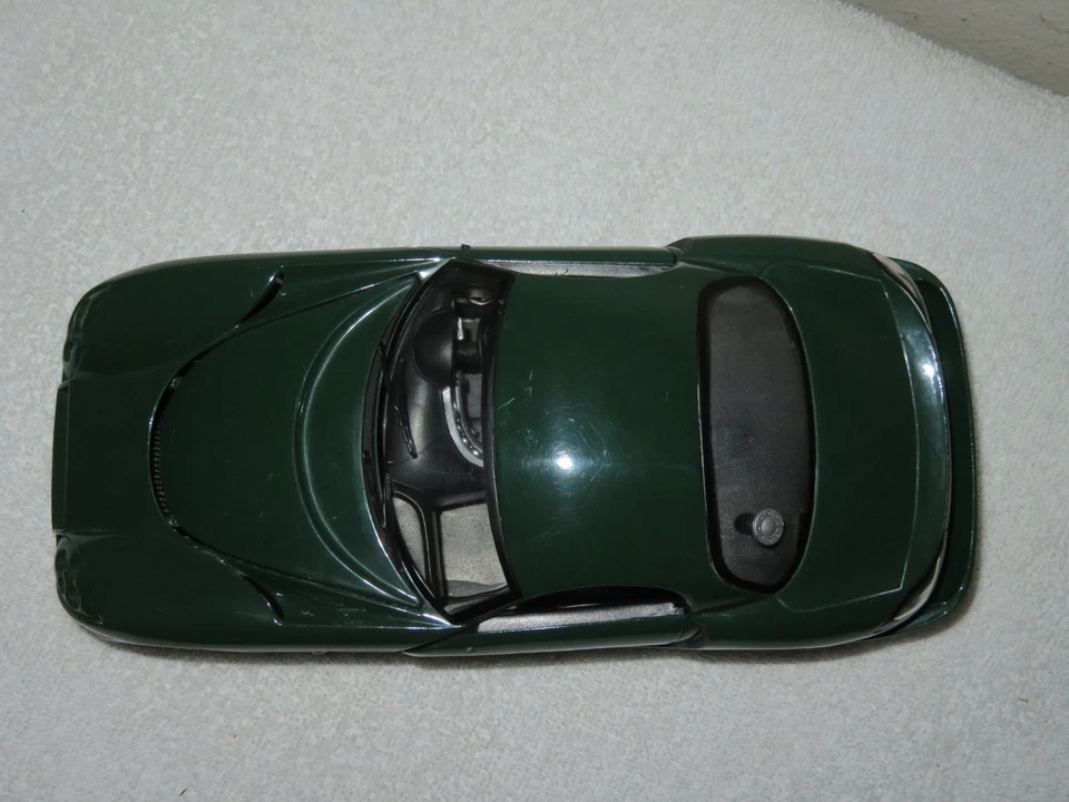 TVR SPEED 12 1:18 HOT WHEELS OPENING DOORS & HOOD GREEN - Image 3 of 4