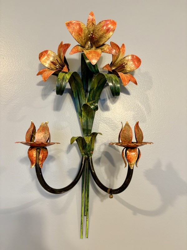 Rare Italian Toleware Floral Wall Sconce Vintage Hollywood Regency Metal Lilies 