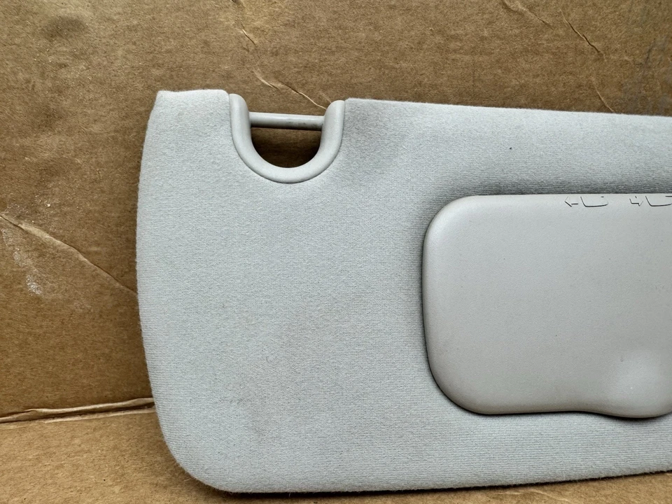 Dodge Grand Caravan 2001-2007 pasajero lado derecho parasol gris iluminado Foto 2 de 4