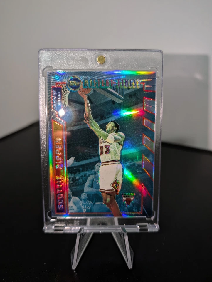 1996-97 Topps Mystery Finest Borderless Refractor Scottie Pippen #M1 Salón de la fama Foto 2 de 3