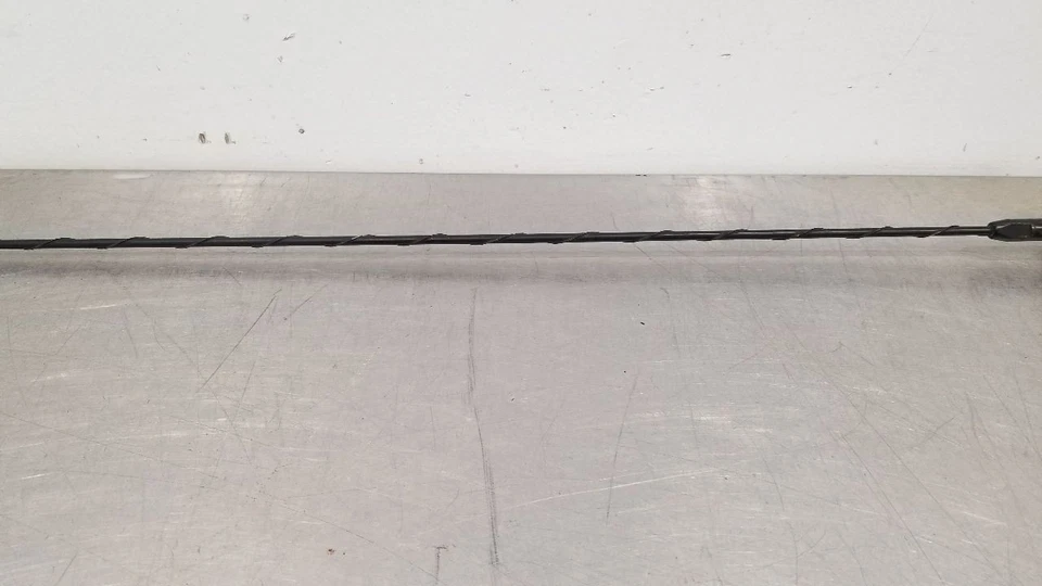 93 GMC TYPHOON КРЫЛО УСТАНОВЛЕН АНТЕННА В СБОРЕ - Изображение 3 из 4