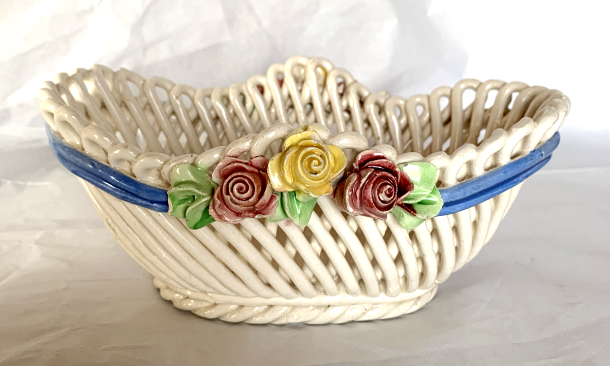 Vintage Italian woven lattice ceramic bowl with rosettes 7.5