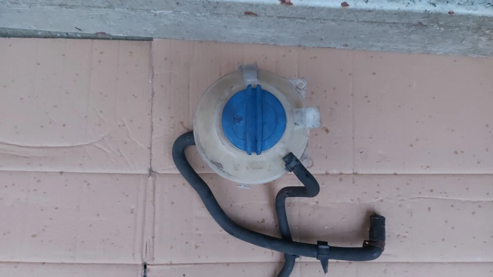 Vase d'expansion réservoir VOLKSWAGEN POLO 4 PHASE 2 - Photo 2/4