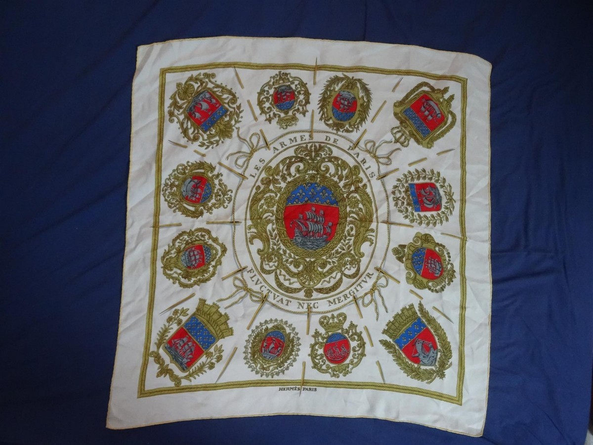 HERMES スカーフ LES ARMES DE PARIS HERMES Silk scarf 