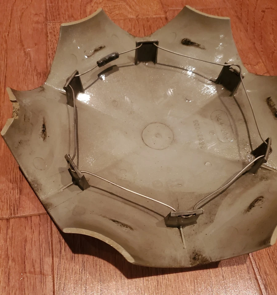 Oldsmobile 88 98 Aurora 25620005 OEM Center Wheel Hub Cap Rim Lug Cover NICE - Image 3 of 4