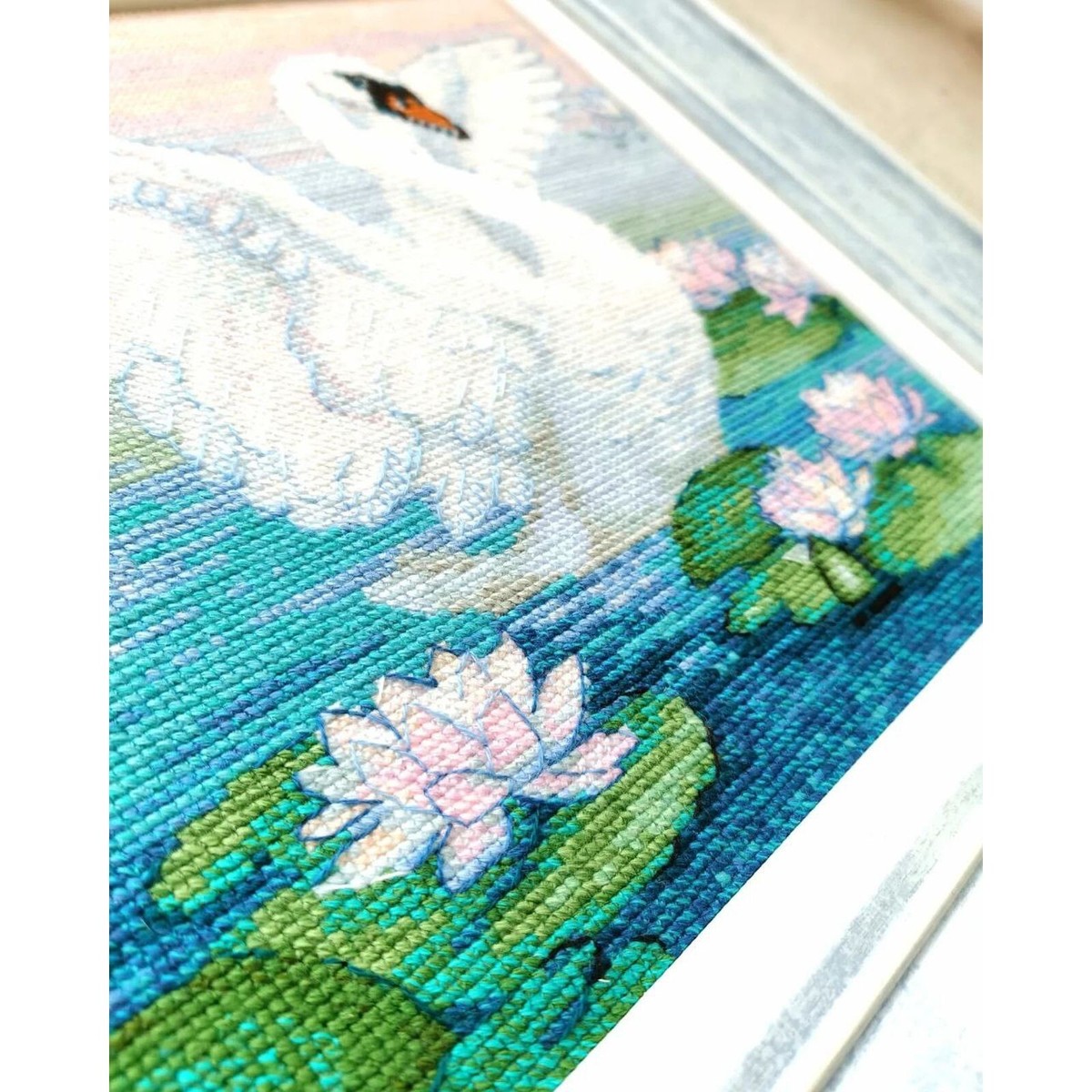 Kit broderie point de croix le cygne au repos de RIOLIS R417