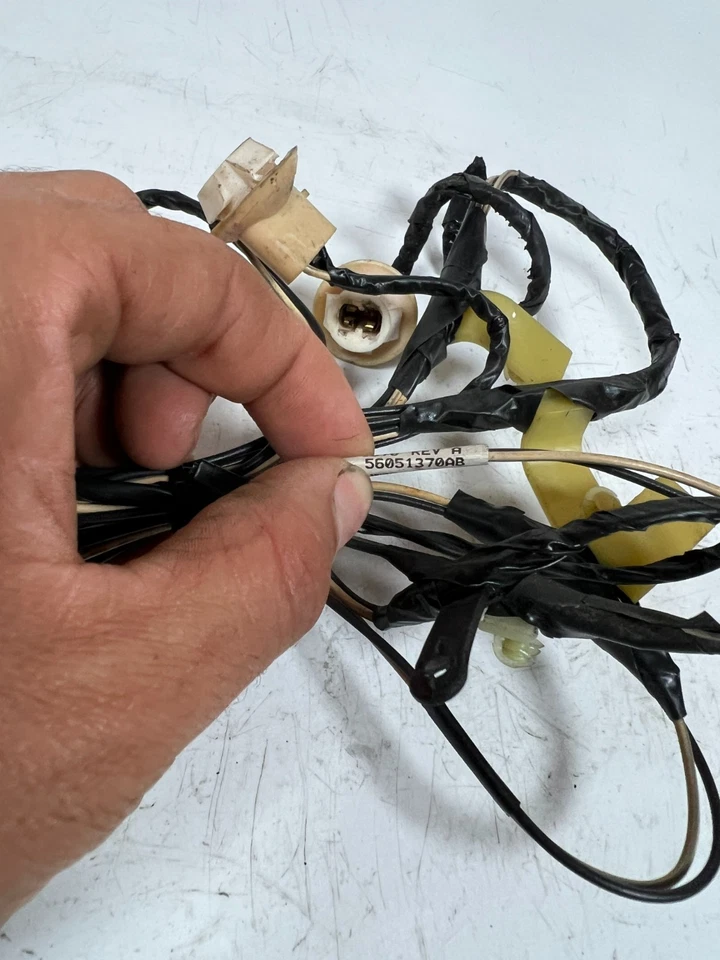 Arnés de cableado ligero de cabina OEM 56051370 Dodge Ram 2500 3500 2006-2009 Foto 3 de 4