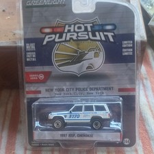 Greenlight Hot Pursuit Series 38 1:64 1997 Jeep Cherokee NYPD Limited Ed