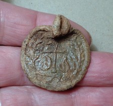 Großes Bleisiegel mit Trageöse. Selten!  16./18. Jhrt Bodenfund