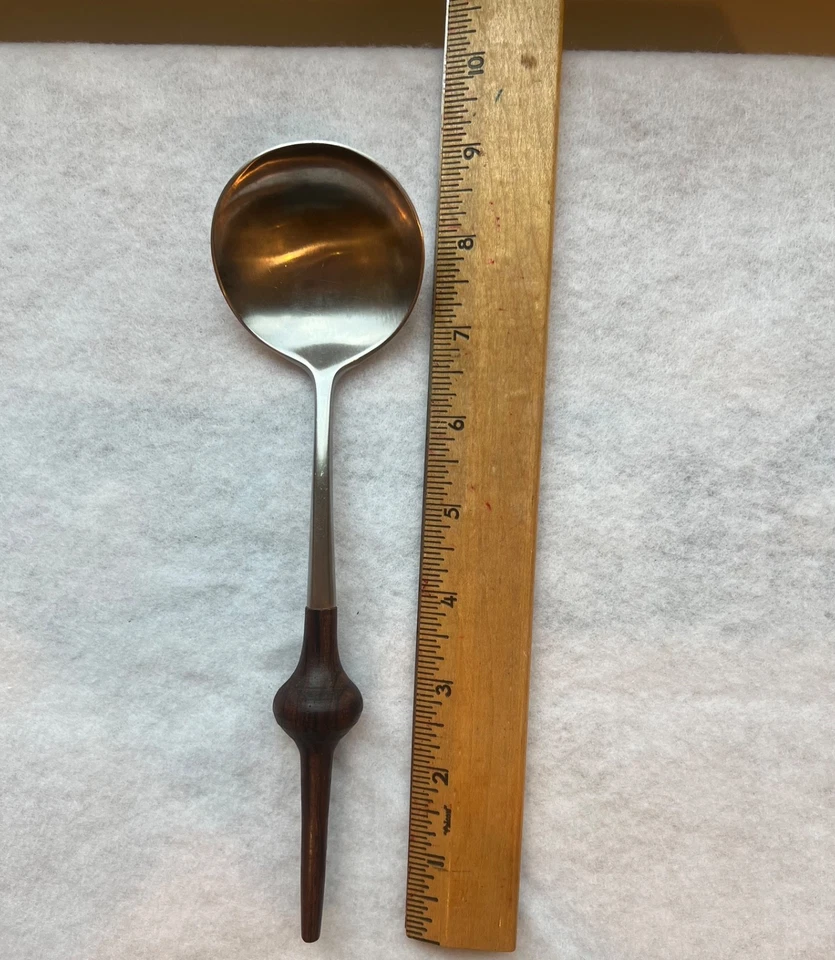 Cuchara para servir Dansk Designs Finland acero inoxidable Jen Quistgaard salsa cucharón madera Foto 4 de 4