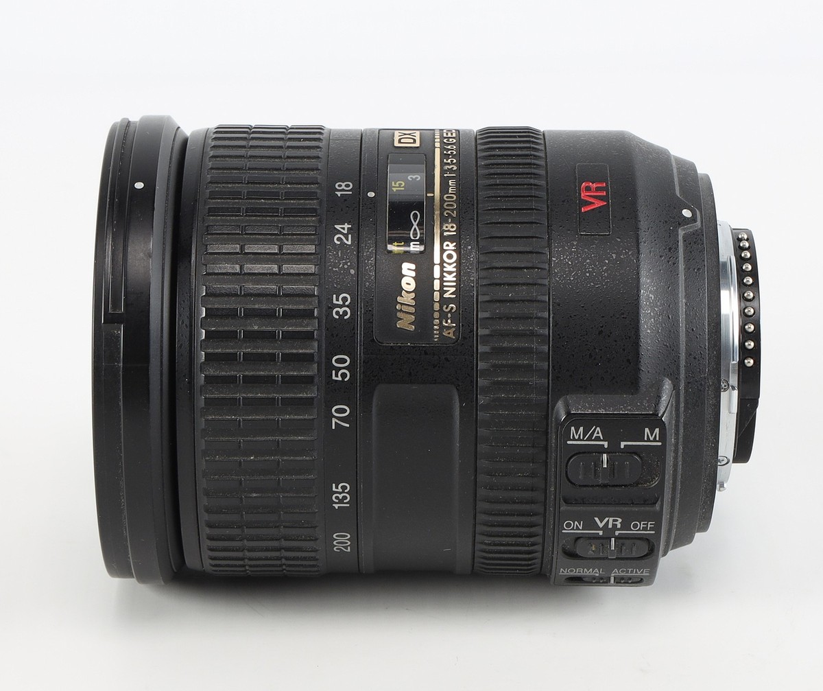 Nikon AF-S DX Nikkor 18-200mm f/3.5-5.6 G ED IF VR Autofocus APS-C