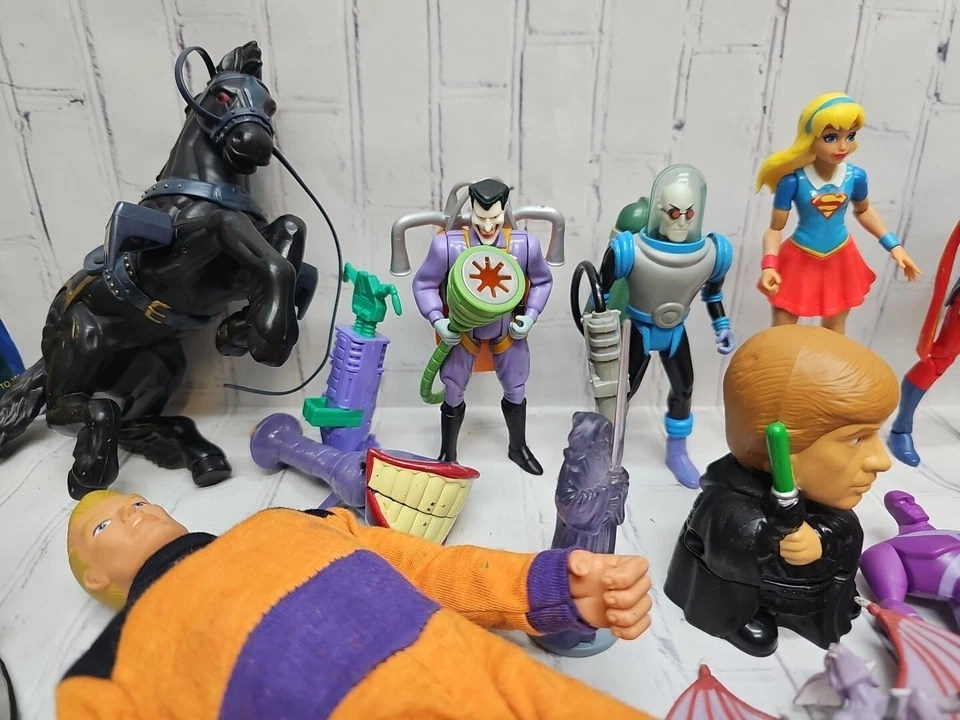 Lote de 40 figuras de acción mixtas aleatorias de colección a actuales DC Super Girl, Superman+ Foto 4 de 4