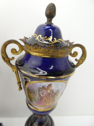 LIMOGES PORCELAIN POTTERY PAINTED CLASSICAL CAMEO SCENES DECORATIVE MANTLE URNS - Picture 5 of 17