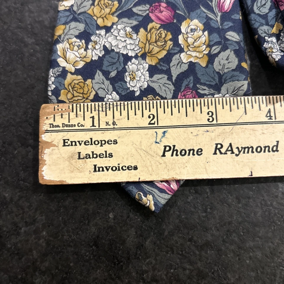 Corbata de seda LL Bean - Floral sobre azul marino - Tulipanes/Rosas - 3,5 pulgadas - EE. UU. - Hecha a mano Foto 3 de 4