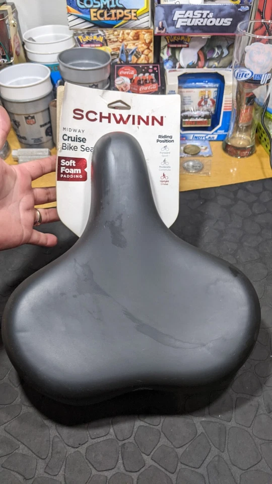 Assento de bicicleta Schwinn espuma conforto couro selim preto ajuste cruzeiro assento confortável largo - Imagem 2 de 4